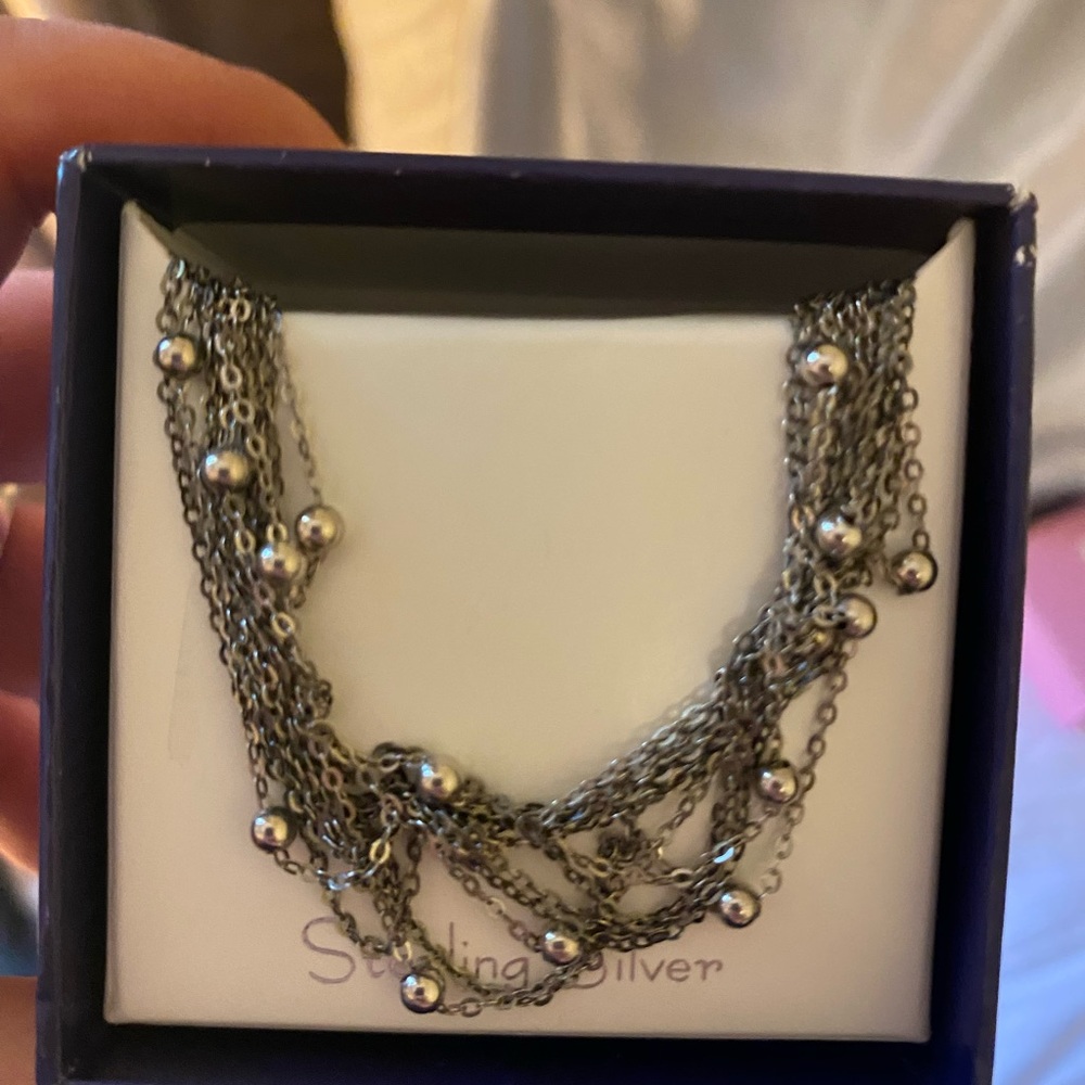 Gorgeous gold hoops - Picture 6 of 7